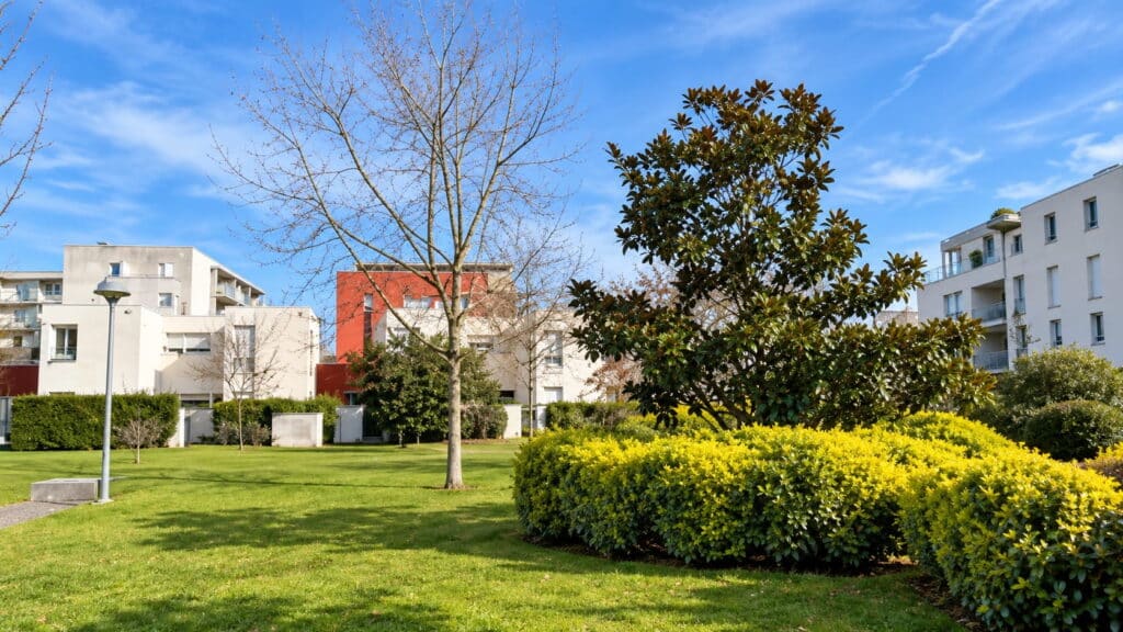 Entretien espaces verts copropriétés à Toulouse Julien Jardinier Bio Jardinier Paysagiste